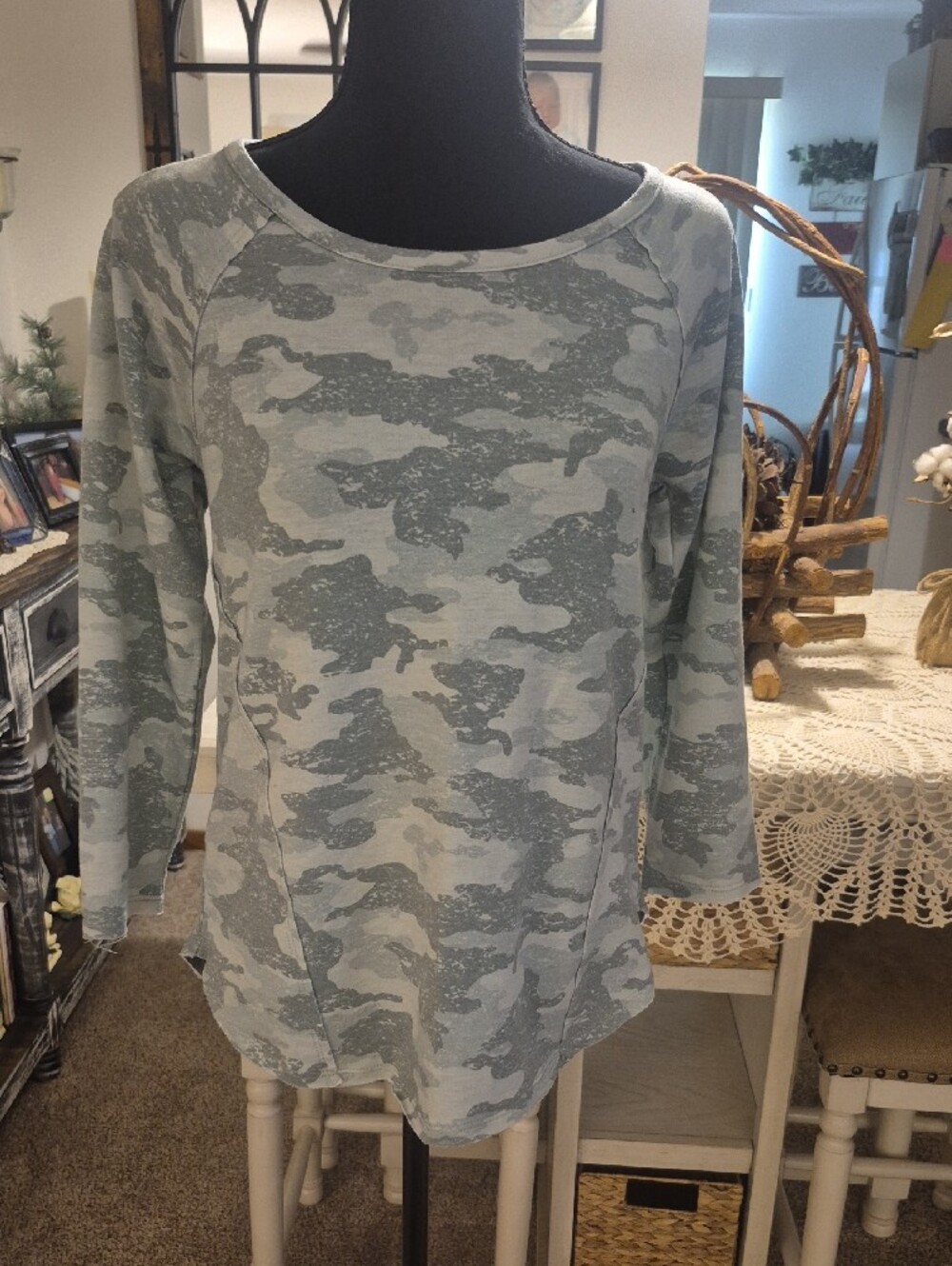 Wonderly Women's Sage Gray Camo Raglan Pullover